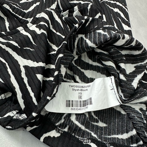 Tie Neck Zebra Print Halter Top - Picture 5 of 10